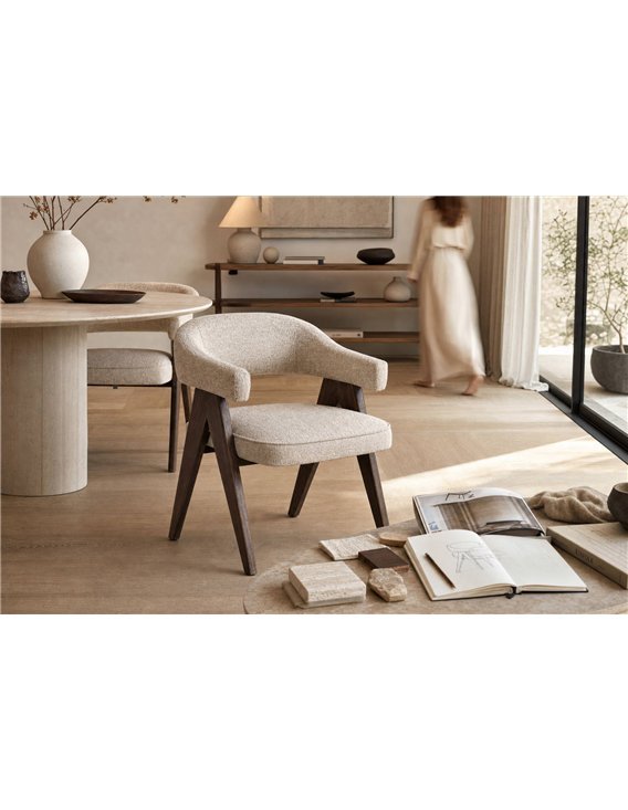 Chaise rembourrée avec accoudoirs