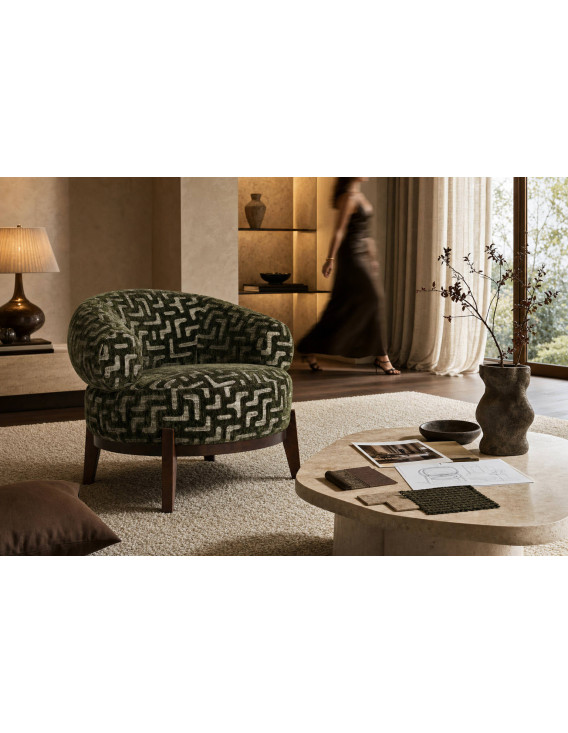 Fauteuil lounge en tissu vert avec piètement bois