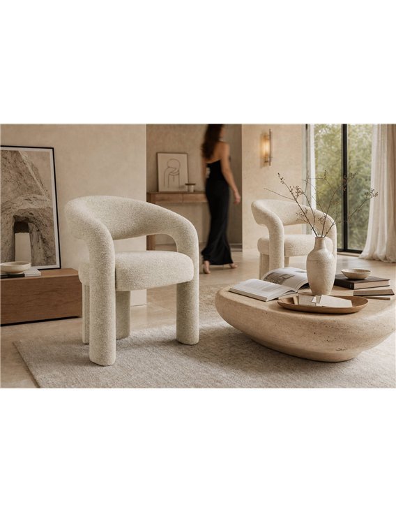 Chaise rembourrée au dossier enveloppant
