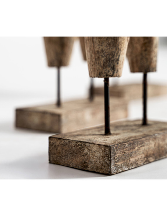 Statue en bois marron patiné