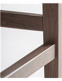 Assemblage des barres de repos sur le pied, vue rapprochée du bois