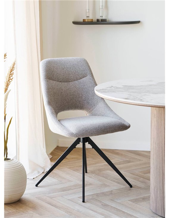 Chaise rembourrée beige avec piètement noir