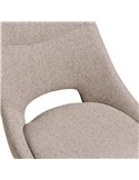 Chaise beige avec dossier enveloppant
