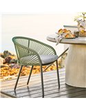 Chaise terrasse confortable avec coussin