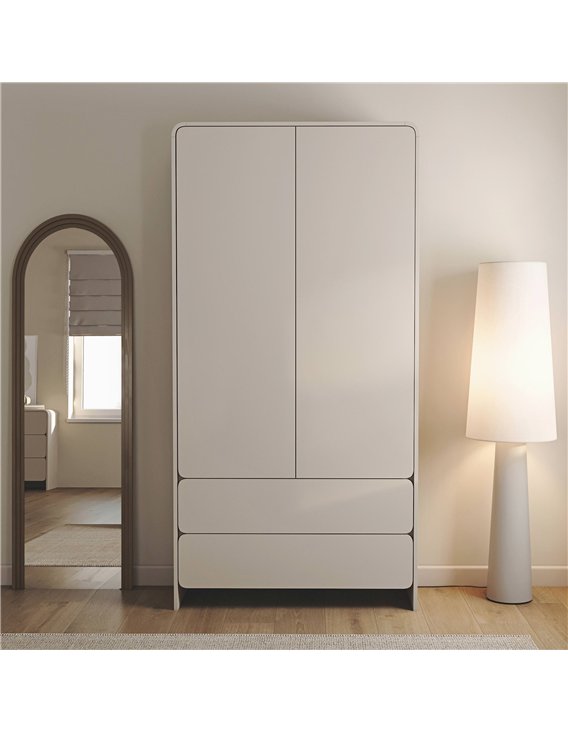 Armoire beige avec penderie et étagères
