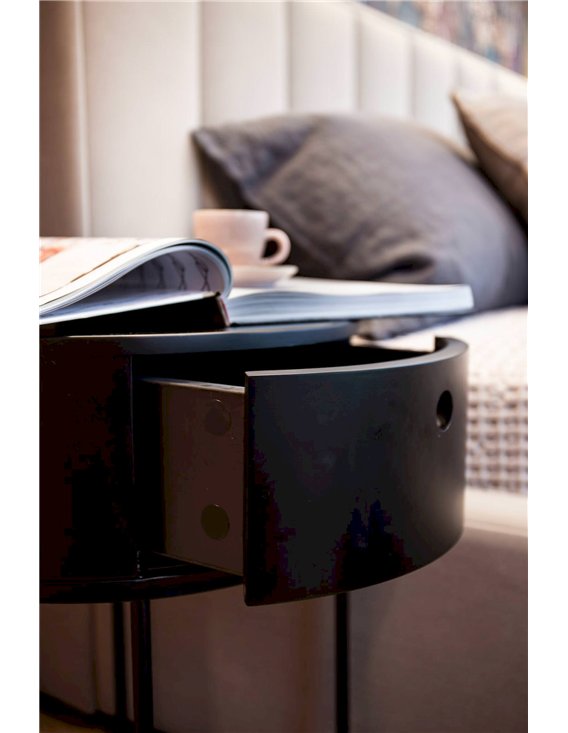 Table d’appoint noire pour chambre