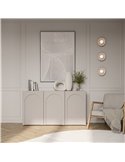 Buffet trois portes arquées beige dans un salon sous un tableau clair