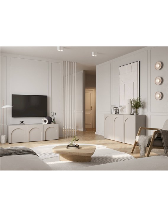 Buffet trois portes arquées beige dans une pièce avec meuble TV assorti