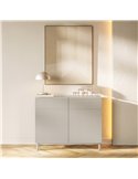 Commode beige rainurée vue de face dans un intérieur clair avec lampe