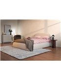 Commode beige rainurée dans une chambre près d'un lit et d'une table d'appoint