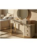 Coiffeuse beige avec miroir rond doré dans une chambre lumineuse