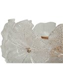 Gros plan sur les pétales ondulés en verre de la suspension fleur en verre glamour