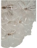 Détail des bords festonnés et des bulles du verre de la suspension fleur en verre glamour