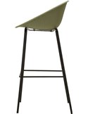Tabouret de bar ajouré vert sauge vu de profil, assise inclinée