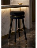 Tabouret de bar rond noir à cerclage doré vu de face sur fond blanc