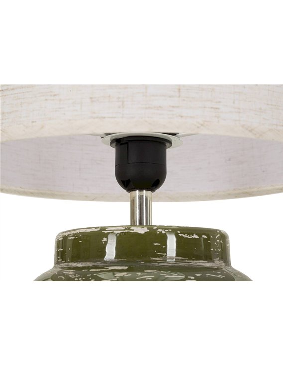 Lampe à poser verte : vue rapprochée de la douille et de la tige chromée
