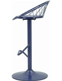 Tabouret de bar bleu marine de profil, assise inclinée