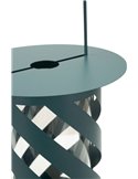 Détail de la lanterne vert foncé, bandes torsadées et paroi en verre