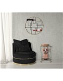 Fauteuil rond noir avec coussins dans un intérieur, à côté d'une étagère murale