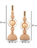 Bougeoirs en fer rosé avec bougies torsadées, mis en scène sur une console dorée