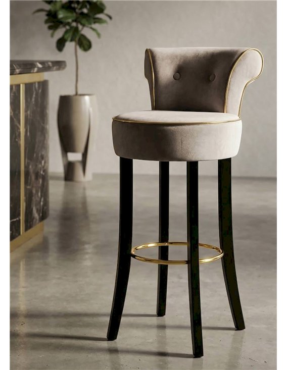 Tabouret de bar gris taupe vu de trois quarts sur fond uni