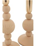 Gros plan sur les boules cannelées et le pied d'un bougeoir beige rosé