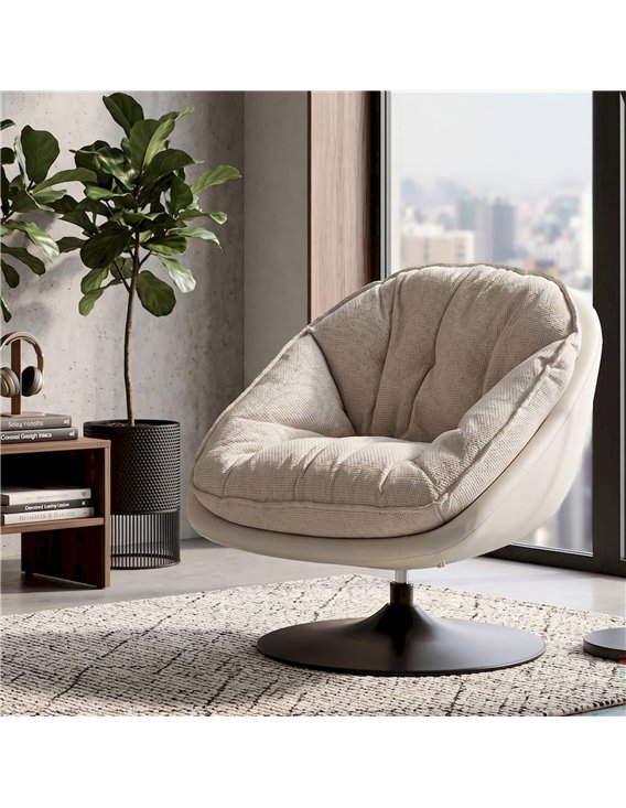 Fauteuil pivotant rétro enveloppant crème en situation près d'une plante verte