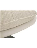 Gros plan sur l'assise tissée crème du fauteuil rétro, coque blanche dessous