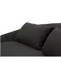 Détail de coussins noirs froncés posés sur l'assise