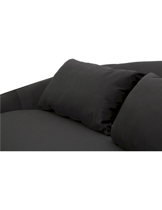 Détail de coussins noirs froncés posés sur l'assise