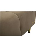 Détail du bas du fauteuil capitonné, velours beige et pied doré