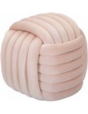 Pouf capitonné sculptural en velours rose, vue de biais