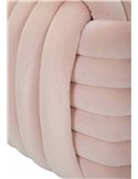 Pouf capitonné sculptural en velours rose pâle, gros plan sur les cordons superposés