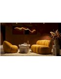 Canapé 2 places aux volumes arrondis jaune, ambiance salon avec fauteuil assorti