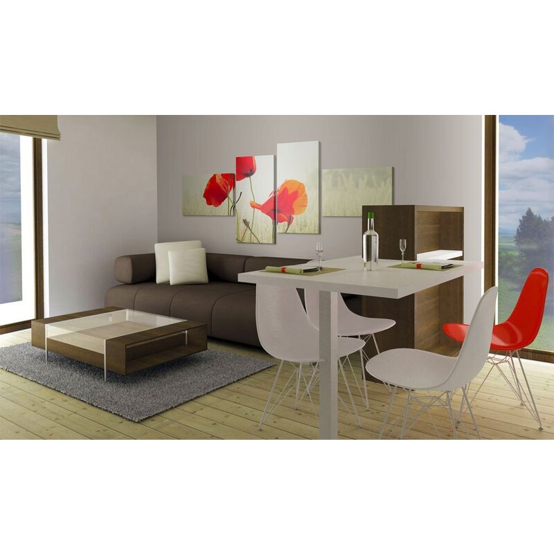 Tableau coquelicots au soleil accroché au-dessus d'un canapé dans un salon