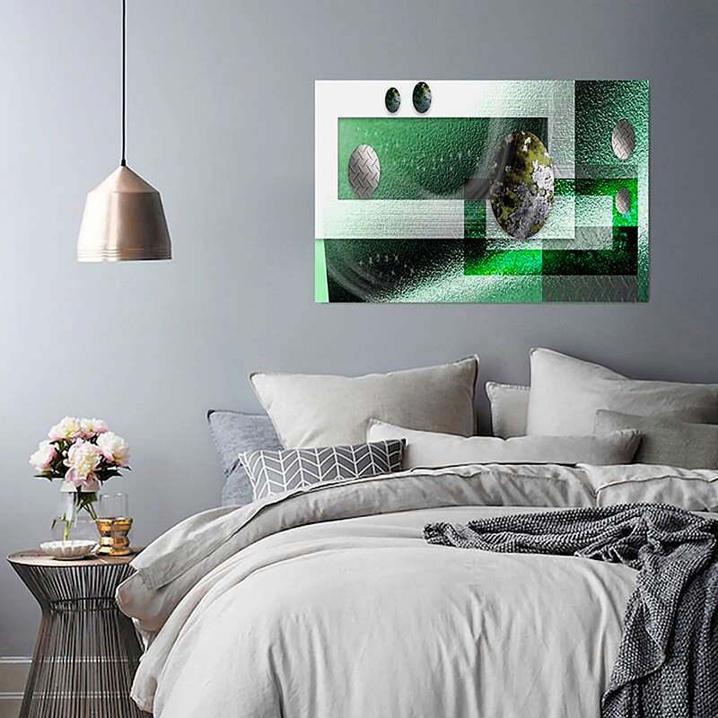 Tableau bois la composition du metal 3 accroché au-dessus d'un lit dans une chambre