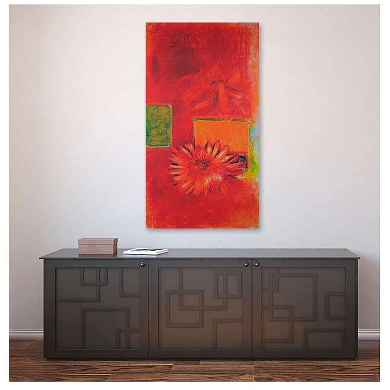 Tableau abstraction fleur rouge accroché au mur au-dessus d'un meuble bas noir