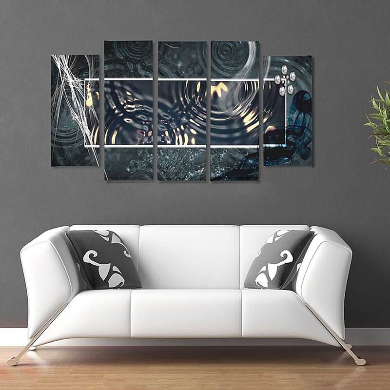 Tableau abstraction de l'eau au-dessus d'un canapé blanc, vue depuis le salon