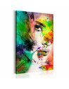 Tableau couleurs de la féminité, visage de femme aux couleurs vives et feuillage vert