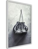 Tableau cadre Retraite, paire de gants de boxe noirs suspendus à un clou sur fond gris texturé