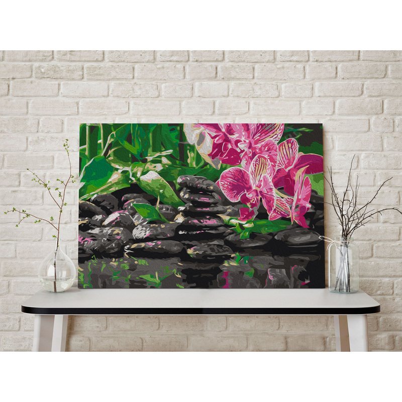 Tableau à peindre floral et faune accroché sur une console, fleurs roses et pierres sombres