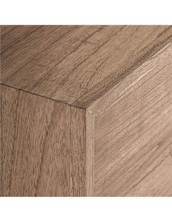 Angle du meuble TV en bois clair, assemblage des panneaux en onglet